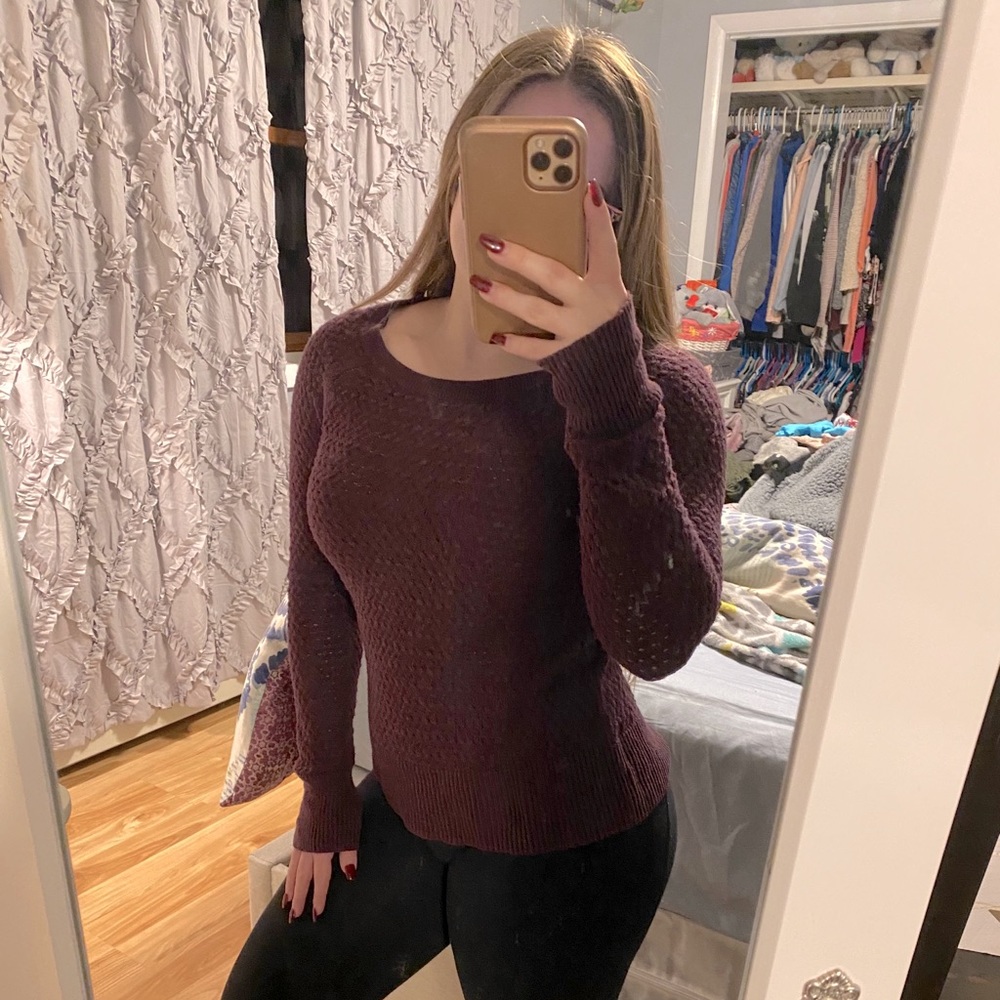 American Eagle maroon sweater